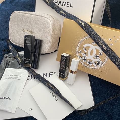 easy come easy glow chanel gift set|Chanel Holiday Gift Set 2023 Unboxing + Swatches .